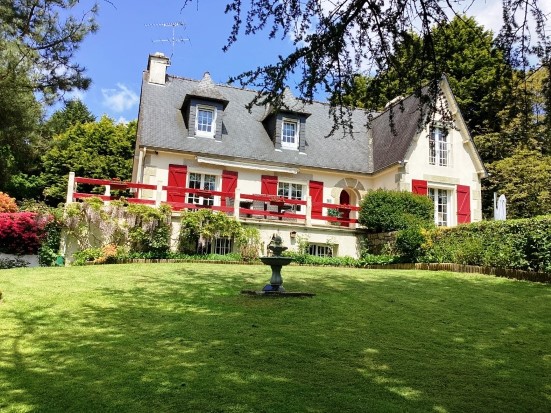 Maison 7 Pièces + Hangar 22110 Rostrenen ( Bonen )
